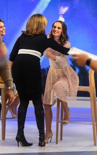 Natalie Portman feet photo thumbnail