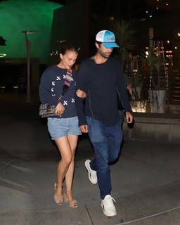 Natalie Portman feet photo thumbnail