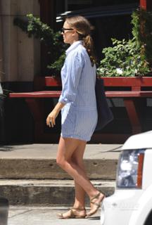 Natalie Portman feet photo thumbnail