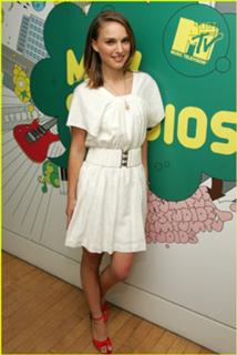 Natalie Portman feet photo thumbnail