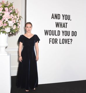 Natalie Portman feet photo thumbnail