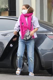 Natalie Portman feet photo thumbnail