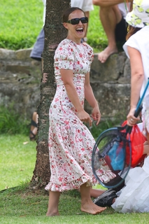 Natalie Portman feet photo thumbnail