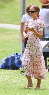 Natalie Portman feet photo thumbnail