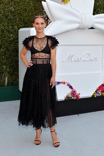 Natalie Portman feet photo thumbnail