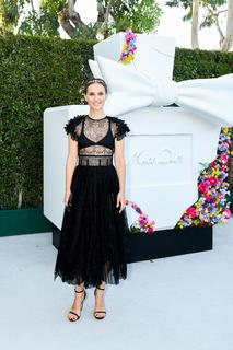 Natalie Portman feet photo thumbnail