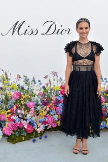 Natalie Portman feet photo thumbnail