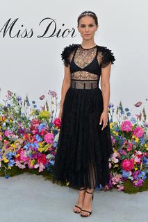 Natalie Portman feet photo thumbnail