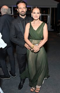 Natalie Portman feet photo thumbnail