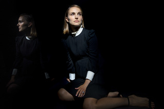 Natalie Portman feet photo thumbnail