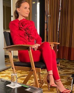 Natalie Portman feet photo thumbnail