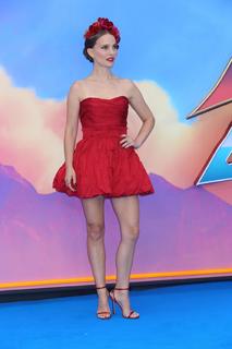 Natalie Portman feet photo thumbnail