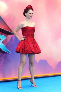 Natalie Portman feet photo thumbnail