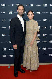 Natalie Portman feet photo thumbnail