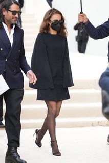 Natalie Portman feet photo thumbnail