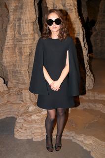 Natalie Portman feet photo thumbnail