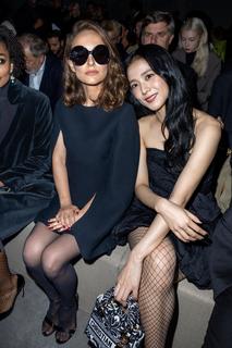 Natalie Portman feet photo thumbnail