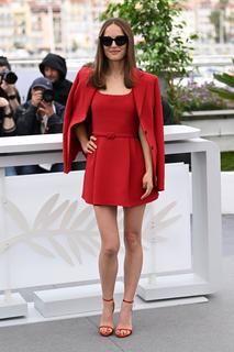 Natalie Portman feet photo thumbnail