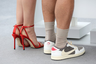 Natalie Portman feet photo thumbnail
