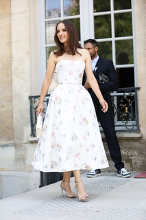 Natalie Portman feet photo thumbnail