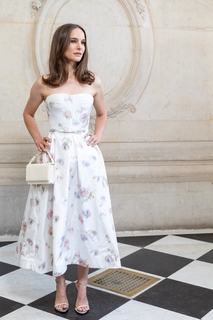 Natalie Portman feet photo thumbnail