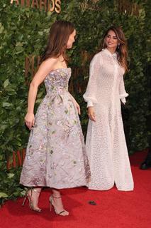 Natalie Portman feet photo thumbnail
