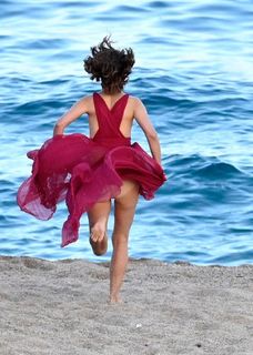 Natalie Portman feet photo thumbnail