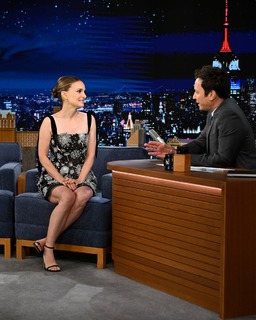 Natalie Portman feet photo thumbnail