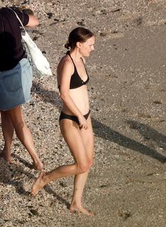 Natalie Portman feet photo thumbnail