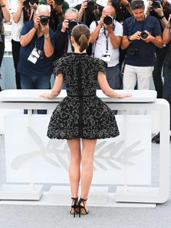 Natalie Portman feet photo thumbnail