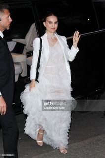 Natalie Portman feet photo thumbnail