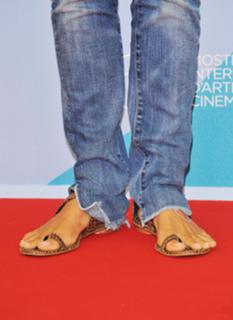 Natalie Portman feet photo thumbnail