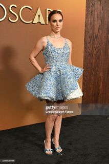 Natalie Portman feet photo thumbnail