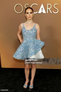 Natalie Portman feet photo thumbnail