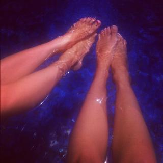 Natalie Roser feet photo thumbnail