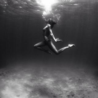 Natalie Roser feet photo thumbnail