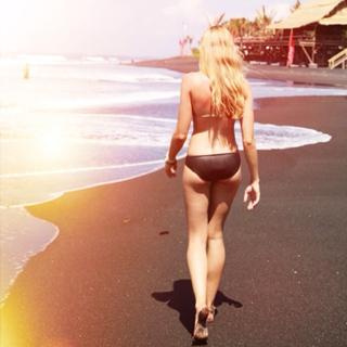 Natalie Roser feet photo thumbnail