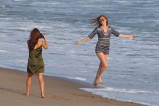 Natalie Roser feet photo thumbnail