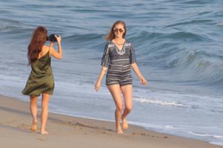 Natalie Roser feet photo thumbnail