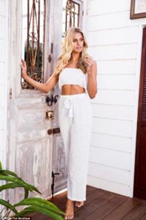 Natalie Roser feet photo thumbnail