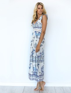 Natalie Roser feet photo thumbnail