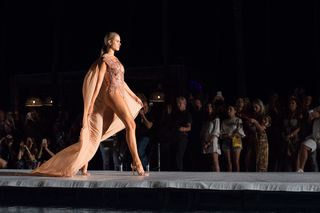 Natalie Roser feet photo thumbnail