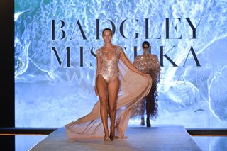 Natalie Roser feet photo thumbnail