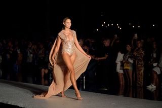 Natalie Roser feet photo thumbnail