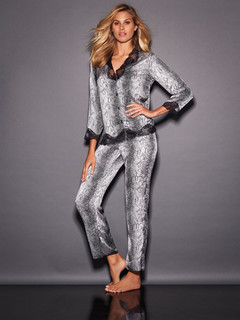 Natalie Roser feet photo thumbnail