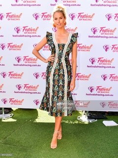 Natalie Roser feet photo thumbnail