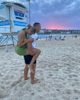 Natalie Roser feet photo thumbnail