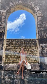 Natalie Roser feet photo thumbnail