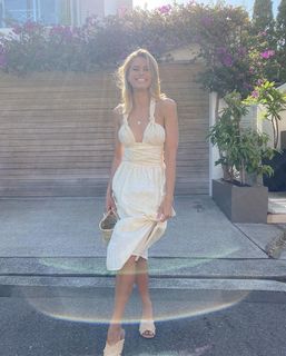 Natalie Roser feet photo thumbnail