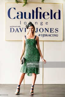 Natalie Roser feet photo thumbnail